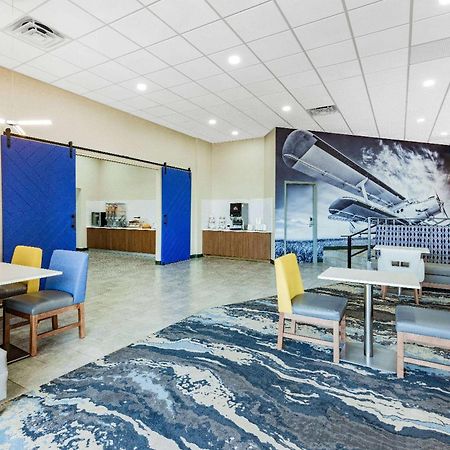 Wingate By Wyndham Wichita Airport Hotel Bagian luar foto