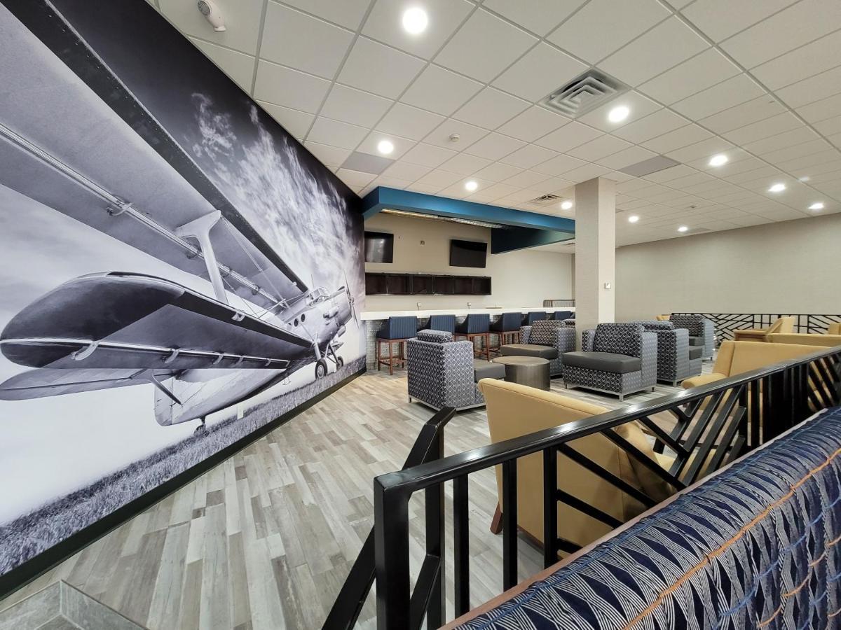 Wingate By Wyndham Wichita Airport Hotel Bagian luar foto