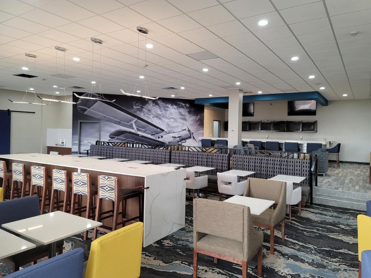 Wingate By Wyndham Wichita Airport Hotel Bagian luar foto