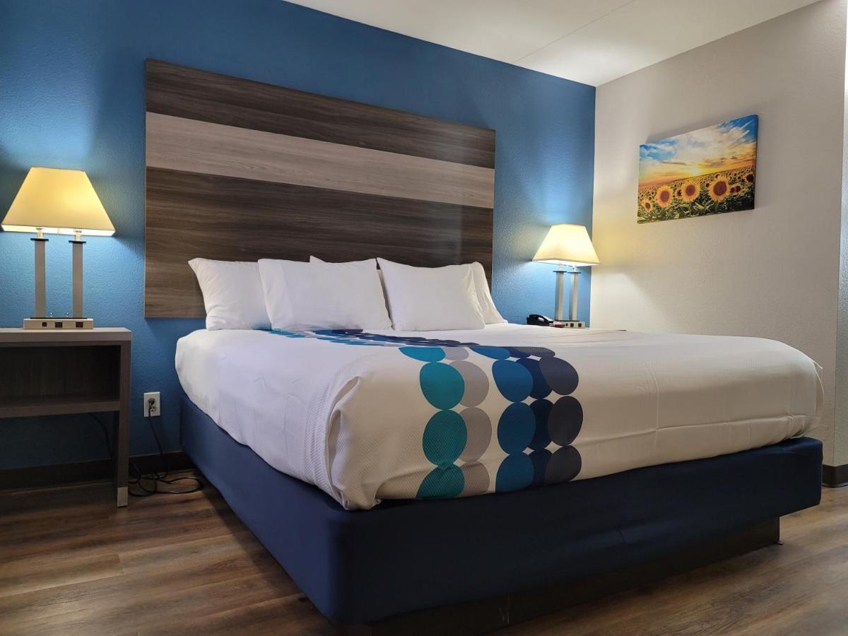 Wingate By Wyndham Wichita Airport Hotel Bagian luar foto