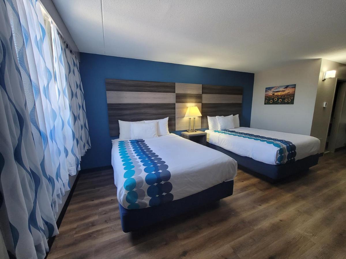 Wingate By Wyndham Wichita Airport Hotel Bagian luar foto