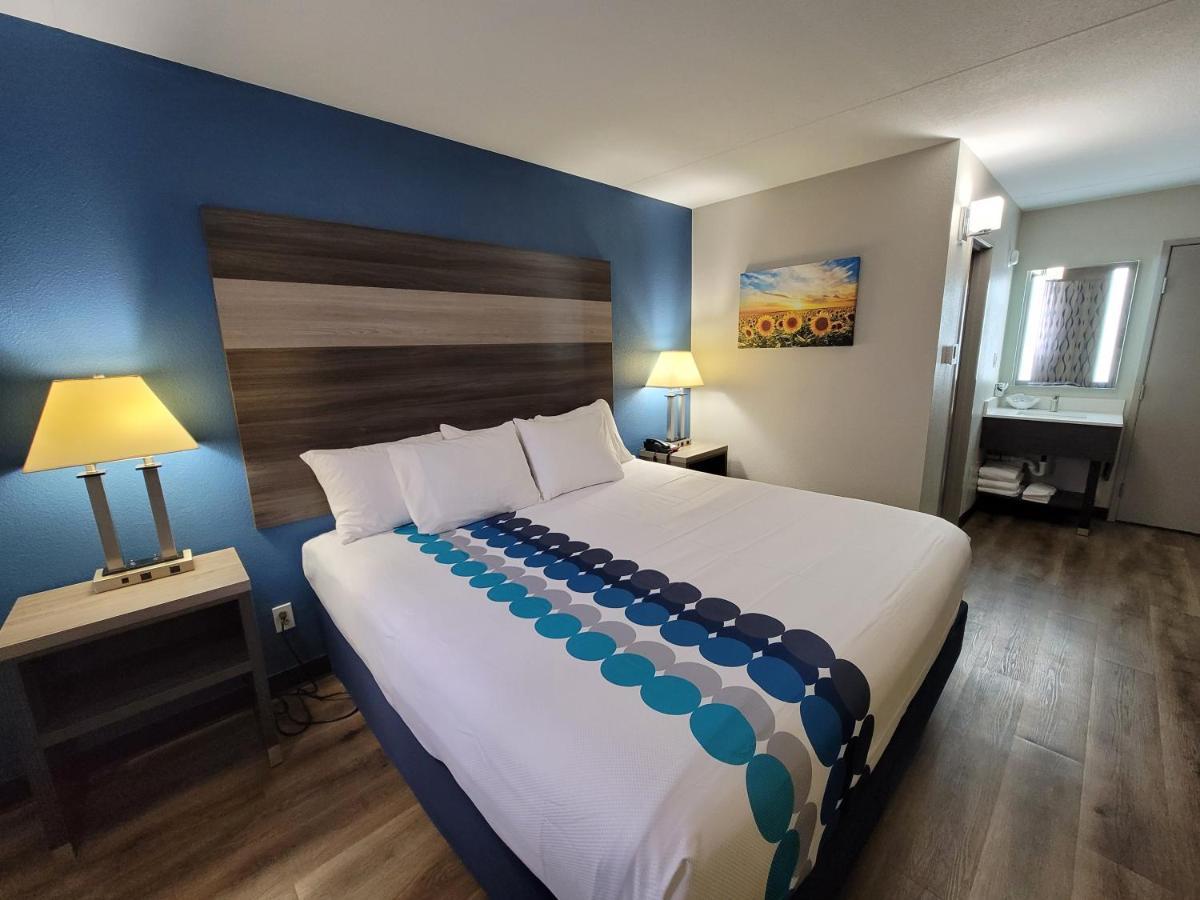 Wingate By Wyndham Wichita Airport Hotel Bagian luar foto