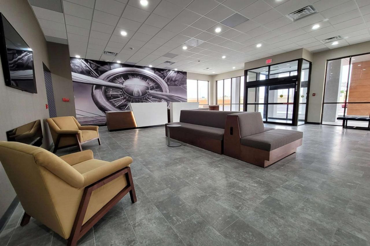 Wingate By Wyndham Wichita Airport Hotel Bagian luar foto