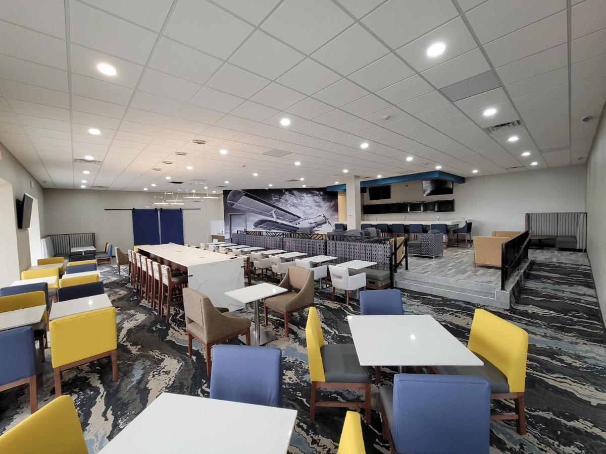 Wingate By Wyndham Wichita Airport Hotel Bagian luar foto