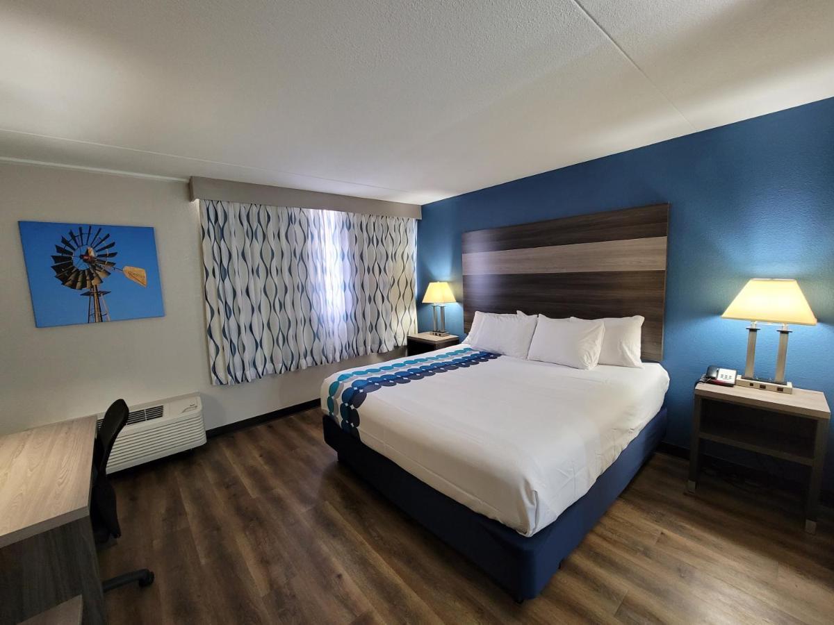Wingate By Wyndham Wichita Airport Hotel Bagian luar foto