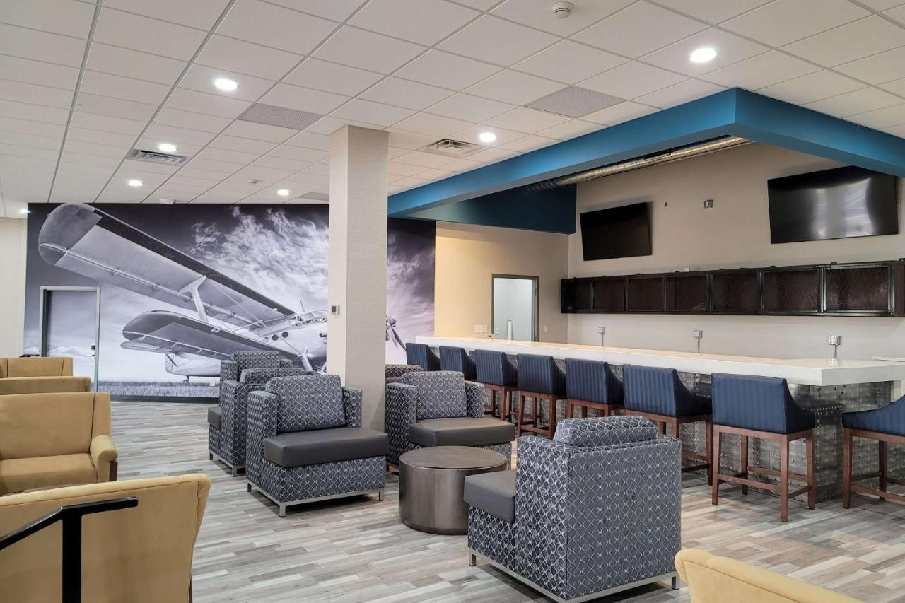 Wingate By Wyndham Wichita Airport Hotel Bagian luar foto
