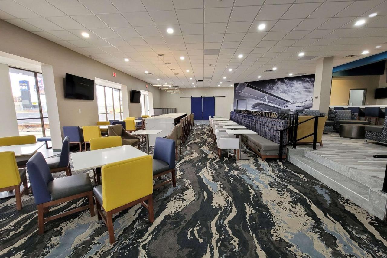 Wingate By Wyndham Wichita Airport Hotel Bagian luar foto