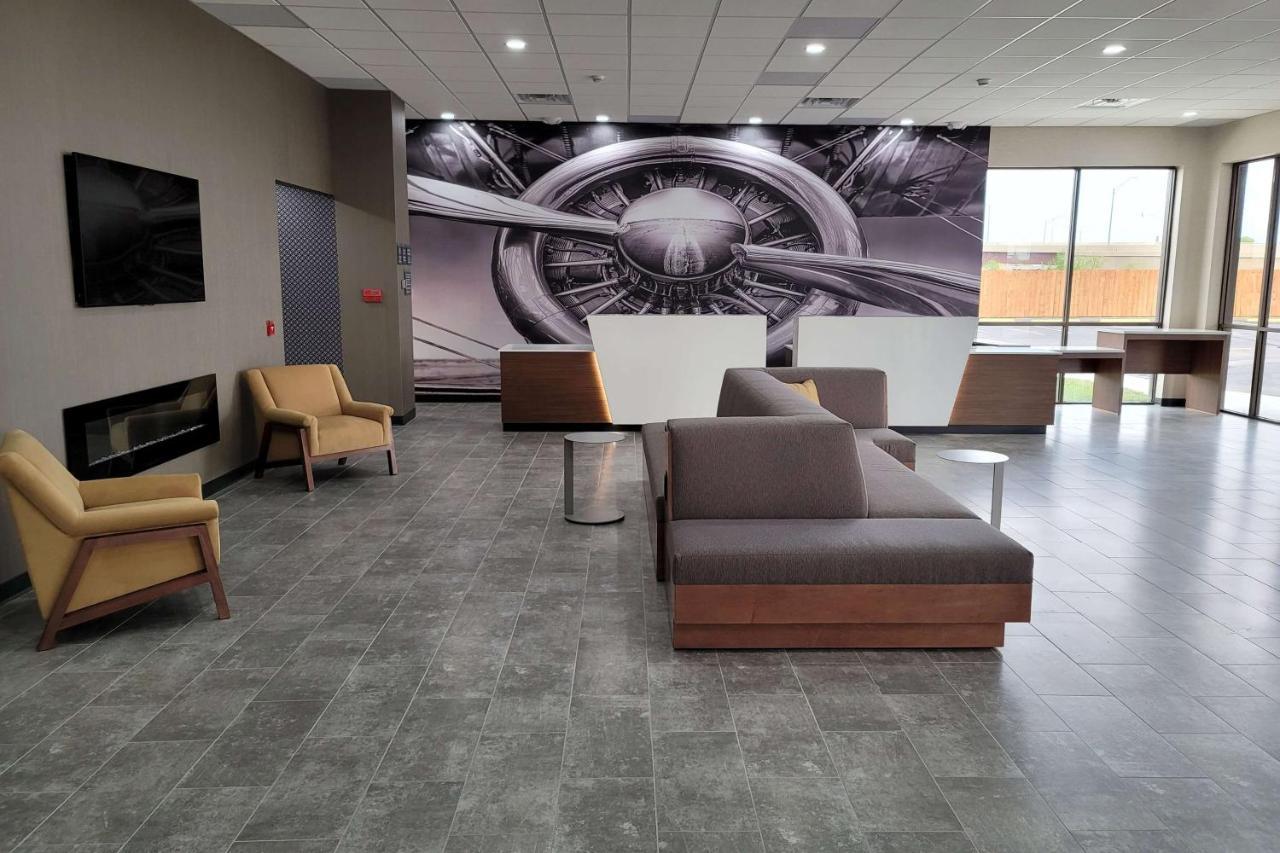 Wingate By Wyndham Wichita Airport Hotel Bagian luar foto