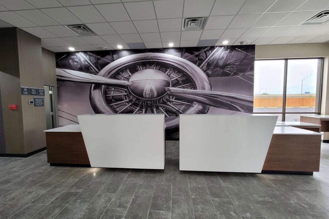 Wingate By Wyndham Wichita Airport Hotel Bagian luar foto