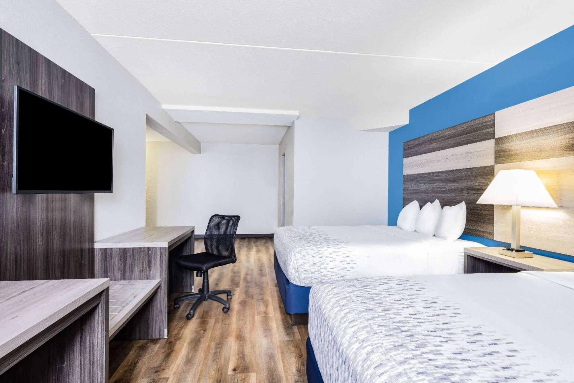 Wingate By Wyndham Wichita Airport Hotel Bagian luar foto