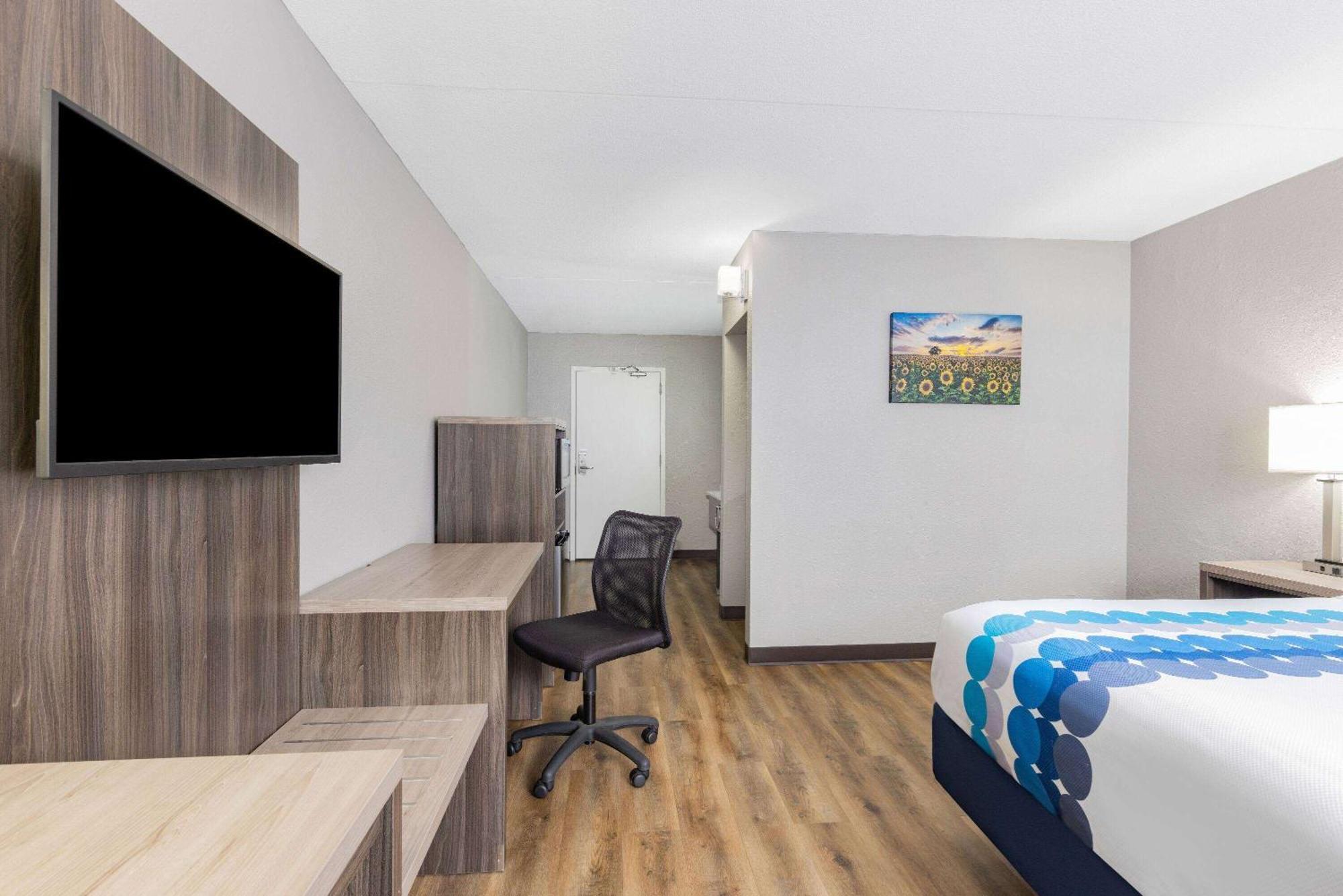 Wingate By Wyndham Wichita Airport Hotel Bagian luar foto