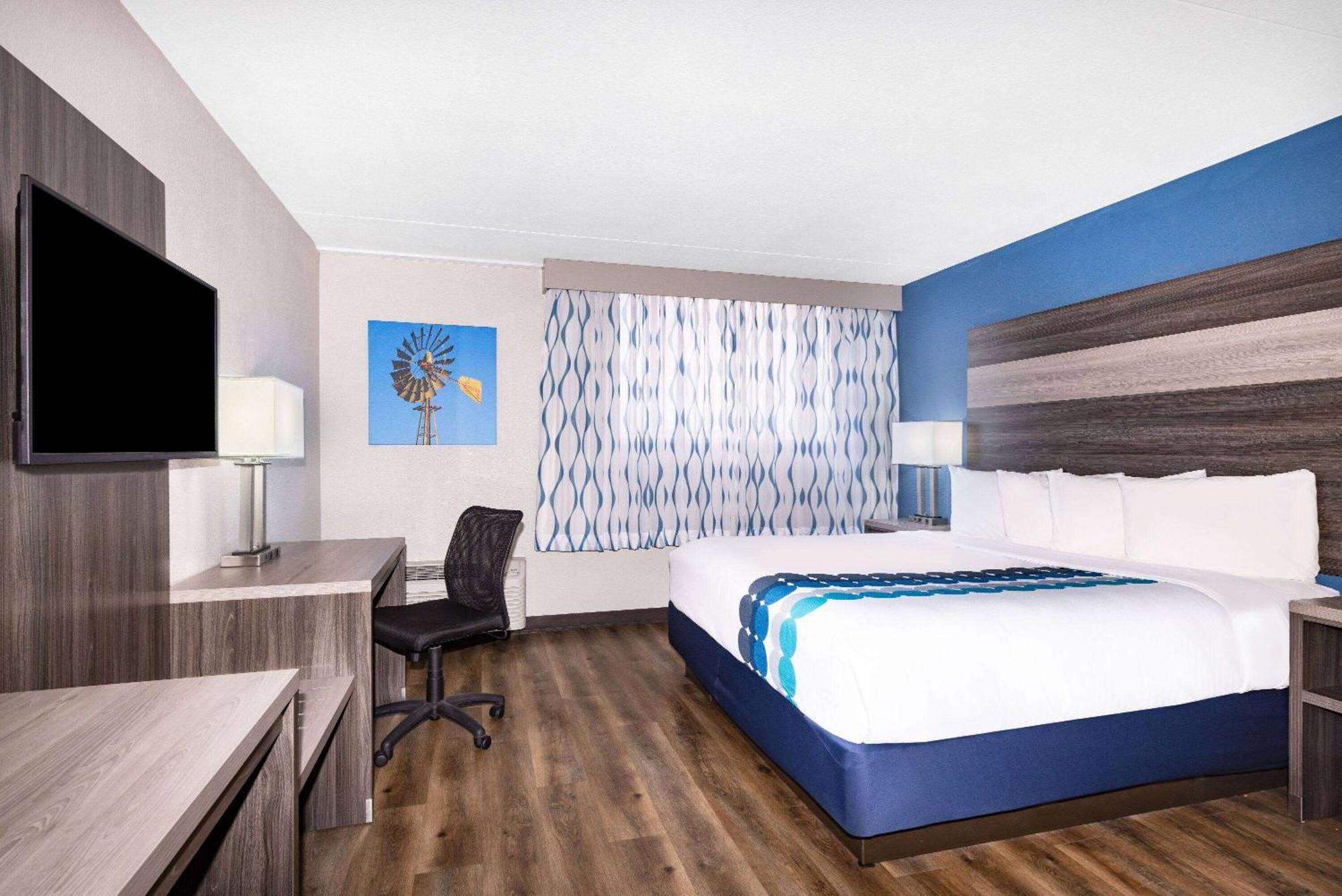 Wingate By Wyndham Wichita Airport Hotel Bagian luar foto