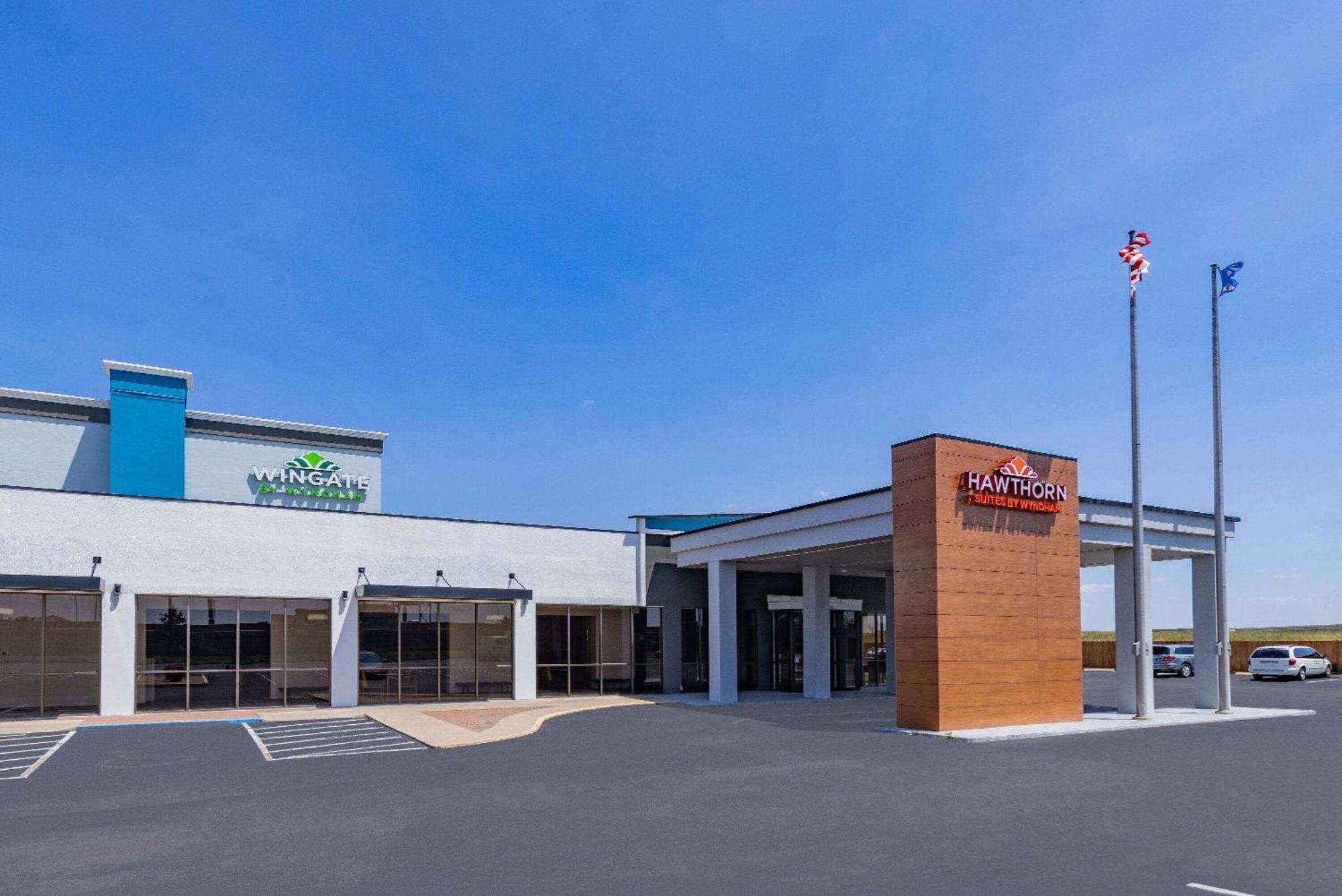 Wingate By Wyndham Wichita Airport Hotel Bagian luar foto