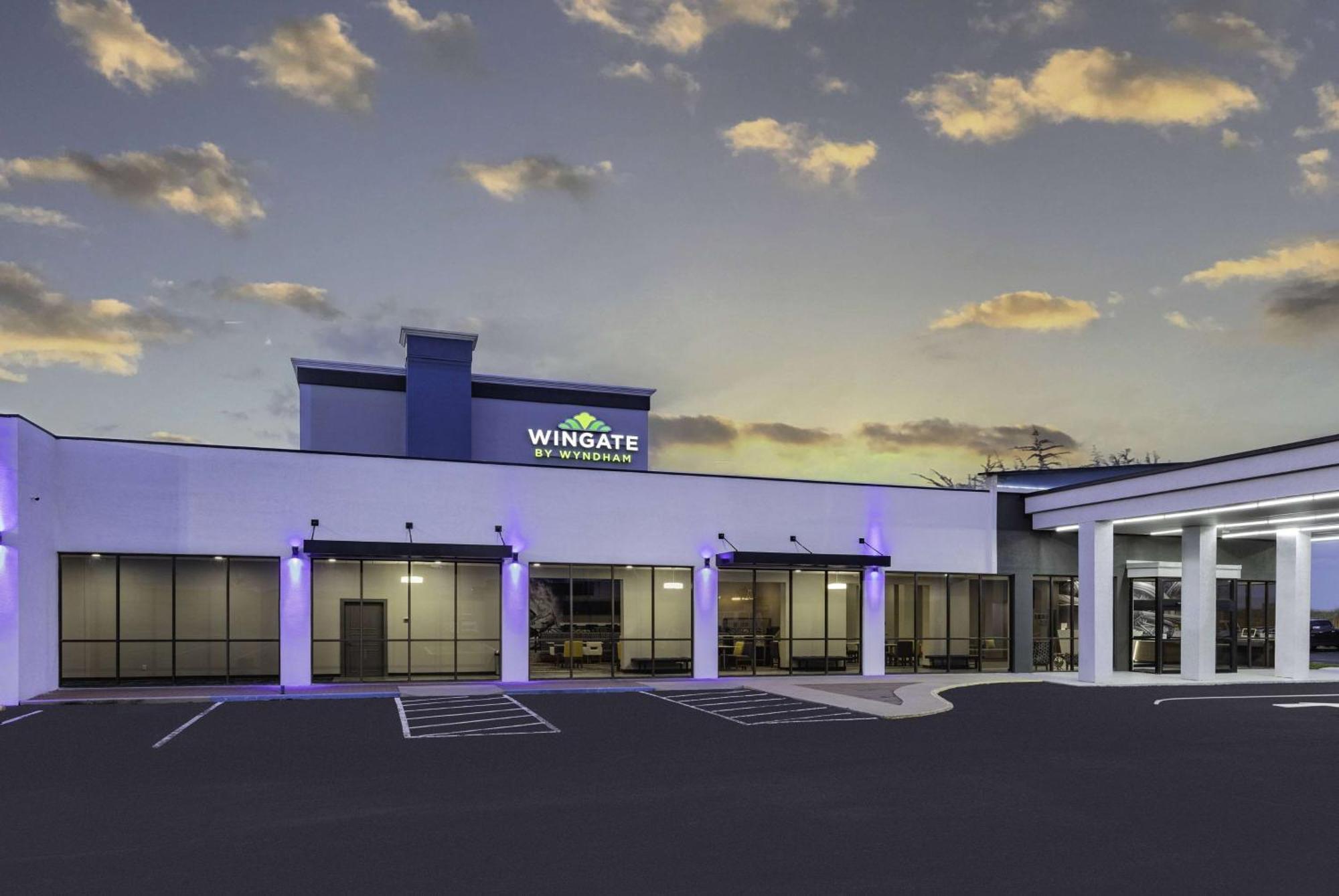 Wingate By Wyndham Wichita Airport Hotel Bagian luar foto