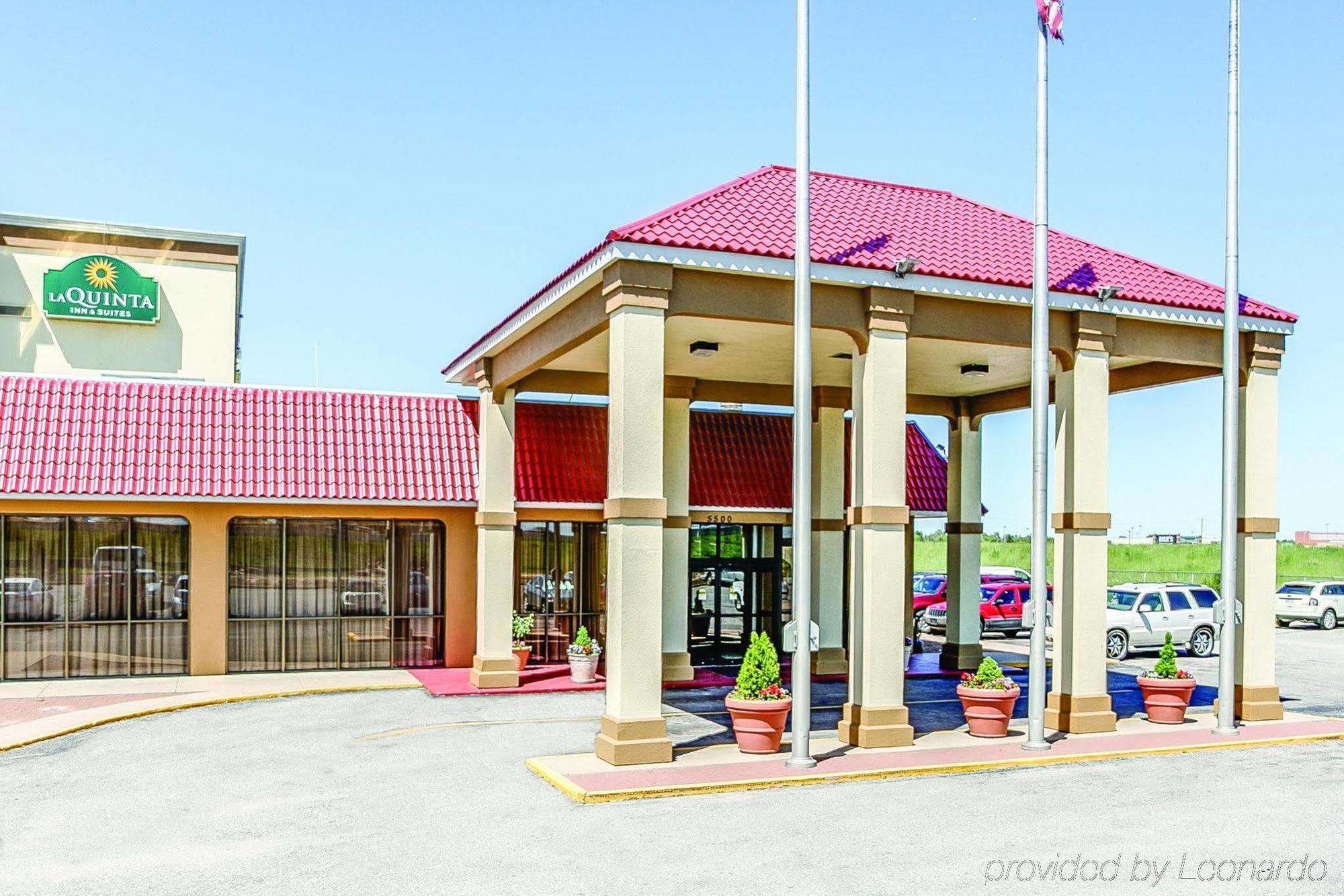 Wingate By Wyndham Wichita Airport Hotel Bagian luar foto