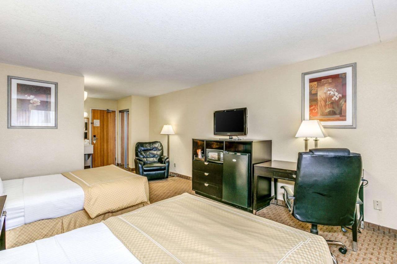 Wingate By Wyndham Wichita Airport Hotel Bagian luar foto