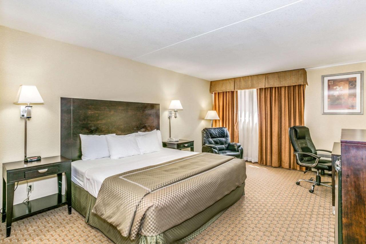 Wingate By Wyndham Wichita Airport Hotel Bagian luar foto