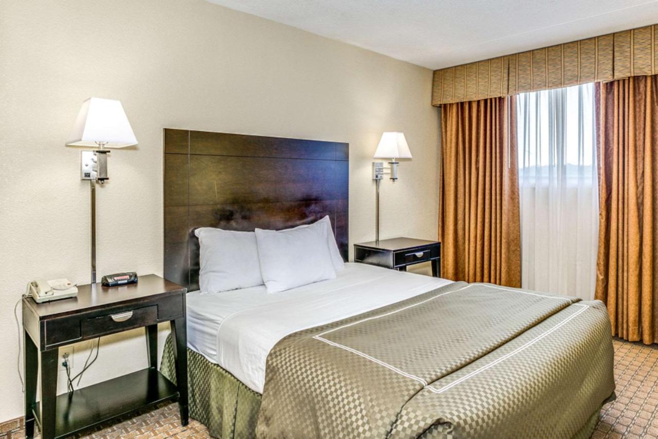 Wingate By Wyndham Wichita Airport Hotel Bagian luar foto