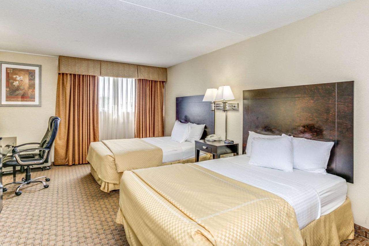 Wingate By Wyndham Wichita Airport Hotel Bagian luar foto
